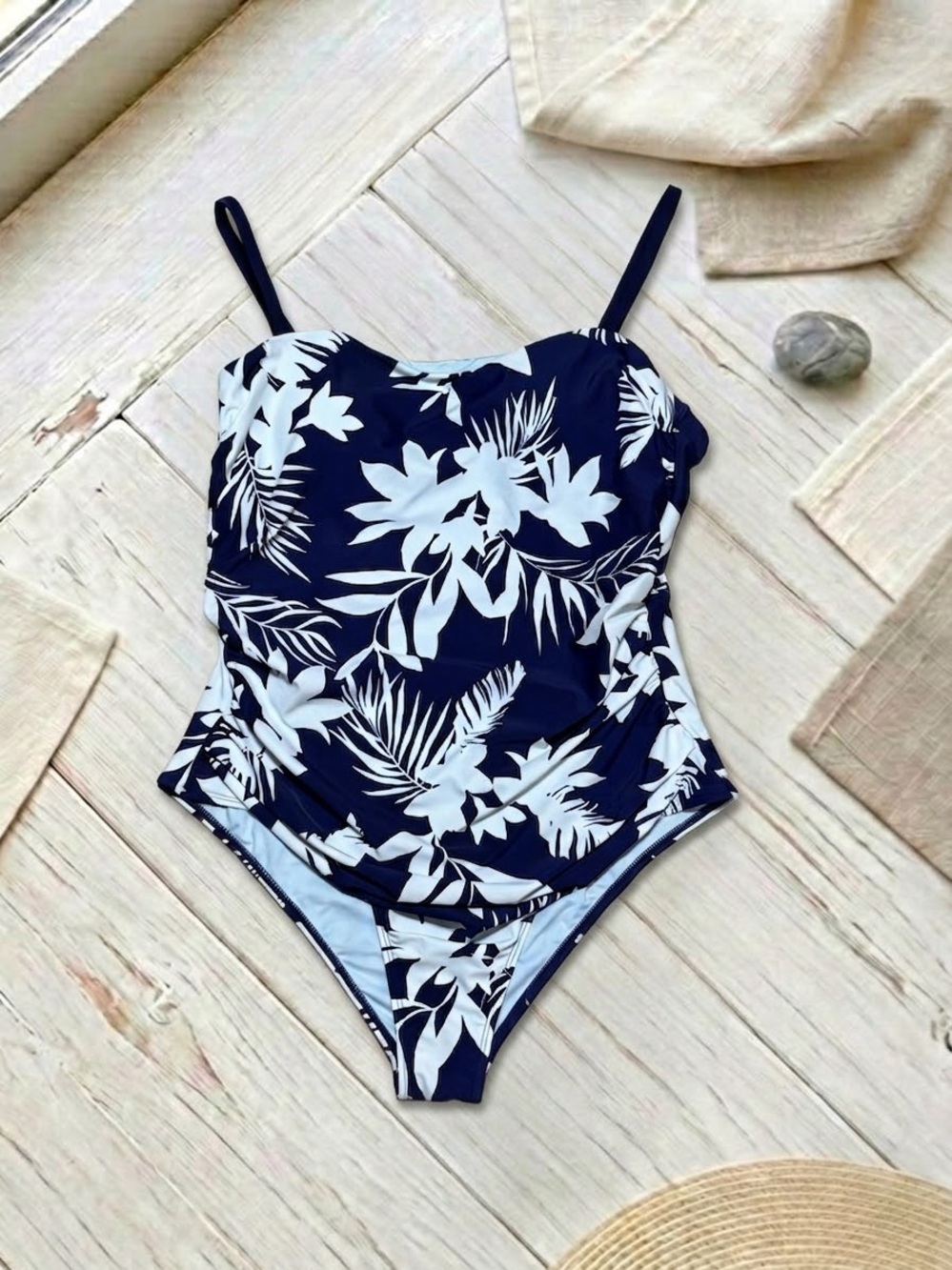 NWT Cupshe One-Piece Swimsuit / Navy Blue & White Floral (Size XL)